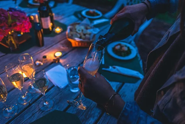 Przyjęcie Pierwszej Komunii Świętej w stylu wiejskim – menu, dekoracje i organizacja